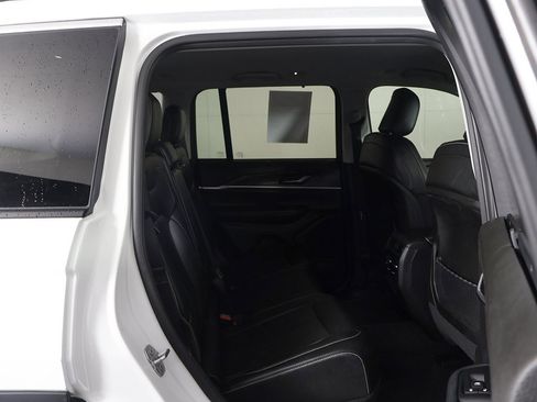 Used 2023 Jeep Grand Cherokee Limited w/ Luxury Tech Group II image 33