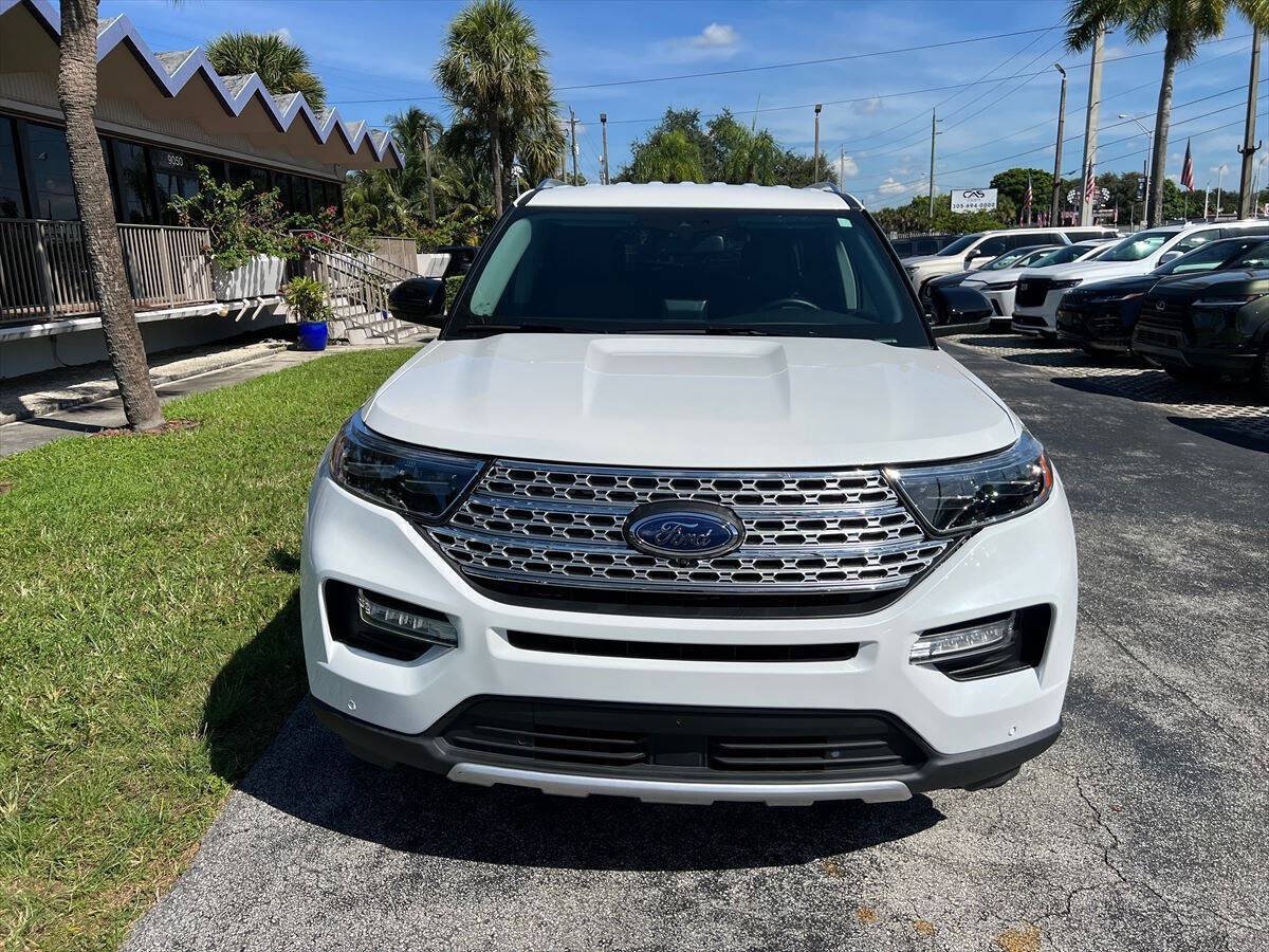 Used 2024 Ford Explorer Limited w/ Limited Technology Package AWD/4WD image 3