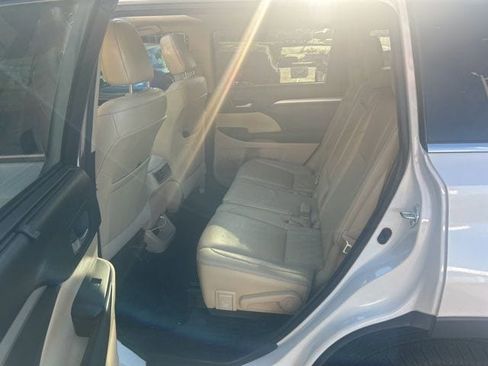 Used 2016 Toyota Highlander XLE image 5