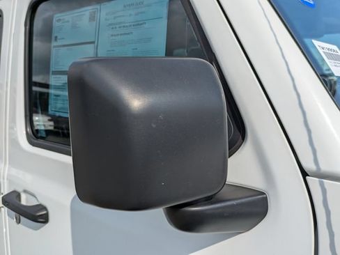Used 2023 Jeep Wrangler Unlimited Sahara AWD/4WD image 12