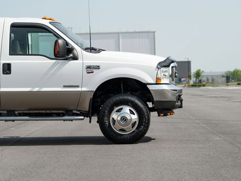 Used 2003 Ford F350 Lariat image 12
