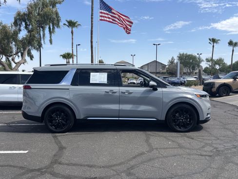 Used 2022 Kia Carnival SX FWD image 2