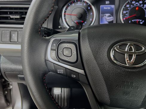 Used 2015 Toyota Camry SE FWD image 19