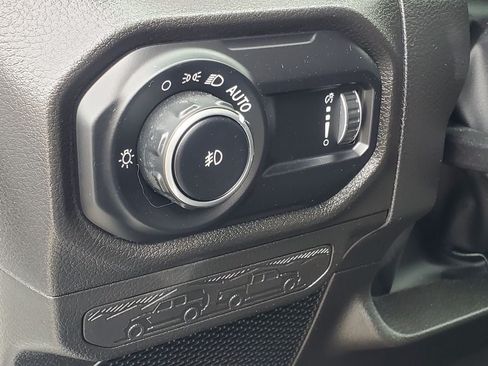 Used 2025 Jeep Wrangler Unlimited Sport AWD/4WD image 9