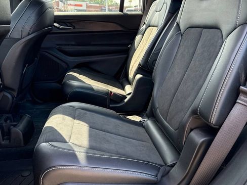 Used 2024 Jeep Grand Cherokee L Altitude AWD/4WD image 18