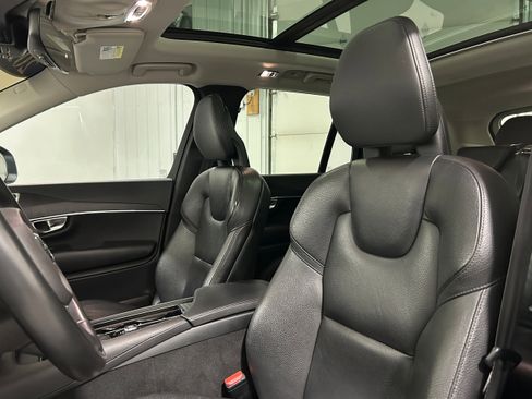 Used 2020 Volvo XC90 T6 Momentum image 23