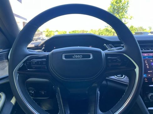 Used 2023 Jeep Grand Cherokee L Overland w/ Luxury Tech Group IV AWD/4WD image 29
