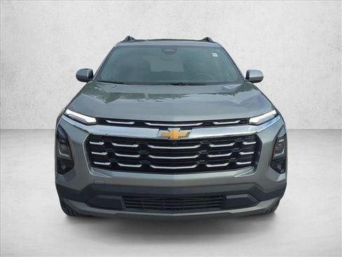 Used 2025 Chevrolet Equinox LT w/ Convenience Package II AWD/4WD image 2