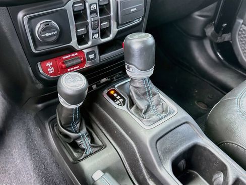 Used 2022 Jeep Wrangler Unlimited Rubicon 4xe w/ Cold Weather Group AWD/4WD image 18