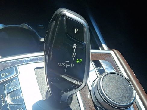 Used 2020 BMW 750i xDrive w/ M Sport Package AWD/4WD image 16