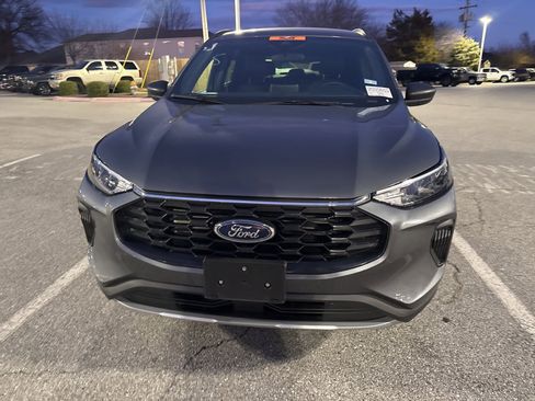 Used 2025 Ford Escape ST-Line image 2
