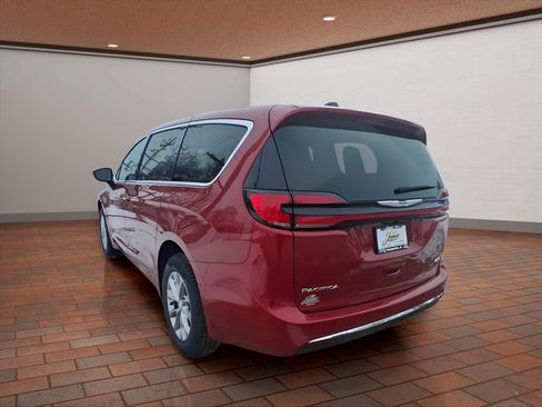 New 2026 Chrysler Pacifica Select AWD/4WD image 2