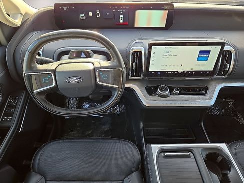 Used 2025 Ford Expedition Max Platinum AWD/4WD image 17