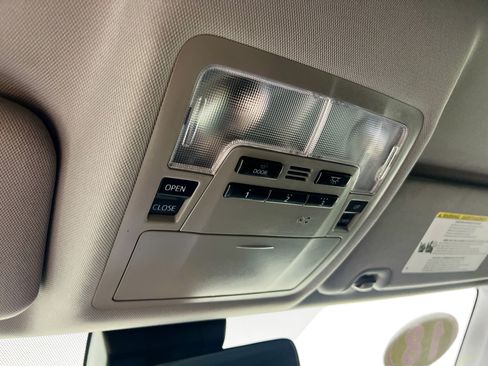 Used 2018 Toyota Highlander SE FWD image 20