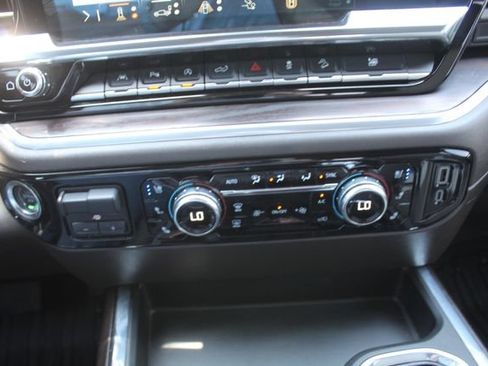 Used 2025 GMC Sierra 1500 SLT AWD/4WD image 31