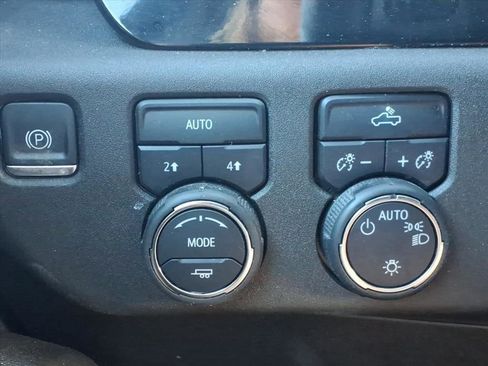 Used 2024 Chevrolet Silverado 1500 LT image 11