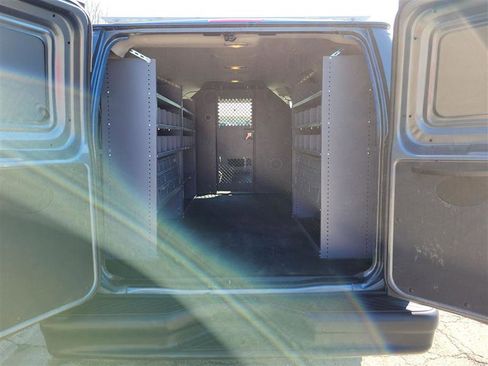 Used 2014 Ford E-350 and Econoline 350 Super Duty w/ Insulation Package image 12