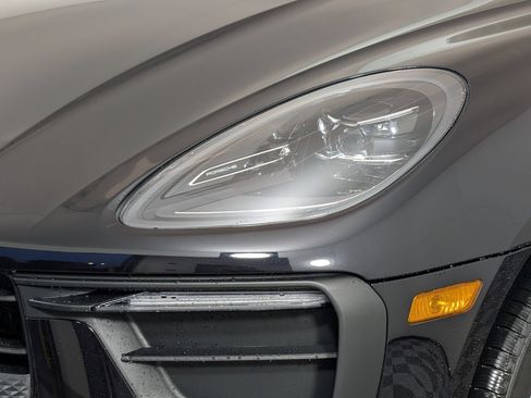 Used 2026 Porsche Macan AWD/4WD image 14