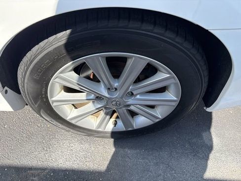 Used 2012 Toyota Camry XLE image 11