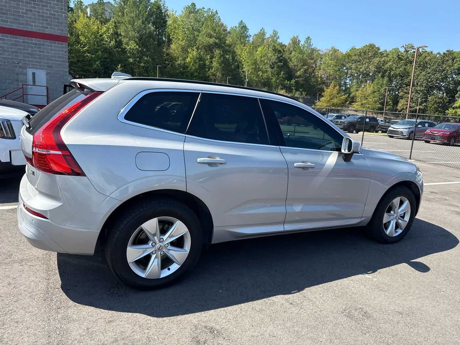 Used 2022 Volvo XC60 B5 Momentum AWD/4WD image 4