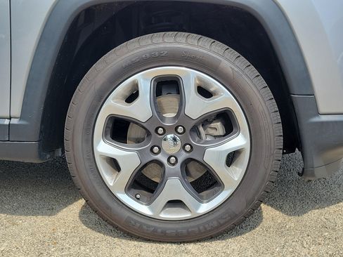 Used 2019 Jeep Compass Limited AWD/4WD image 5