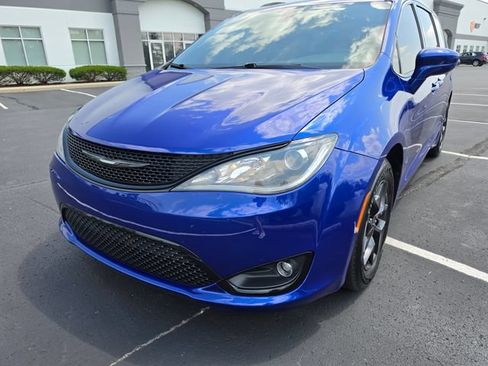 Used 2018 Chrysler Pacifica Touring-L Plus w/ S Appearance Package FWD image 16