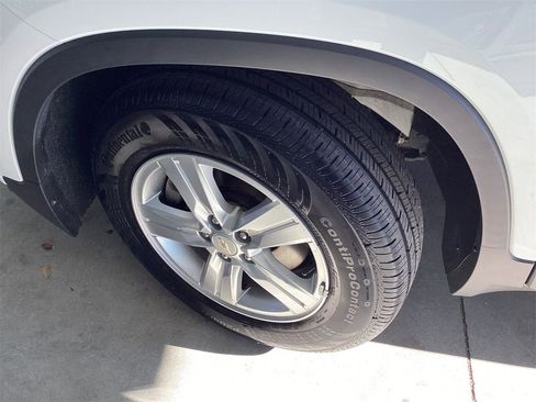 Certified 2022 Chevrolet Trax LS w/ Tint and Cruise Package image 31