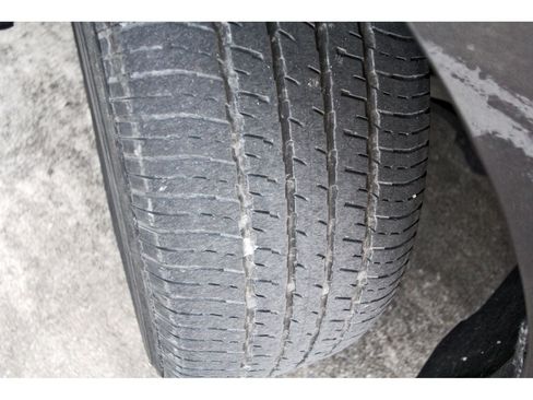 Used 2023 Chrysler Pacifica Touring-L FWD image 28