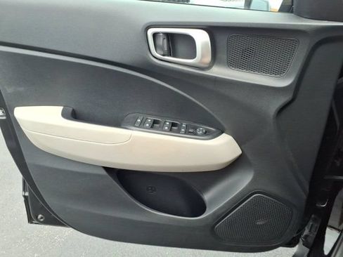 Used 2025 Hyundai Venue SEL FWD image 24