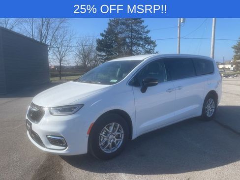 New 2026 Chrysler Pacifica Select image 6