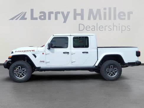 New 2025 Jeep Gladiator Mojave image 3