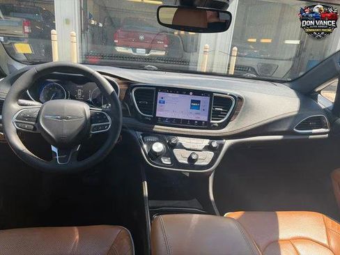 Certified 2022 Chrysler Pacifica Pinnacle AWD/4WD image 13