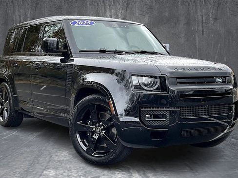 Used 2025 Land Rover Defender 110 V8 image 3