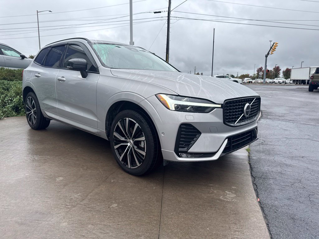 Used 2023 Volvo XC60 B5 Plus w/ Protection Package Premier AWD/4WD image 3