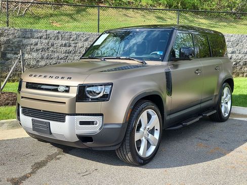 Used 2024 Land Rover Defender 110 SE AWD/4WD image 1