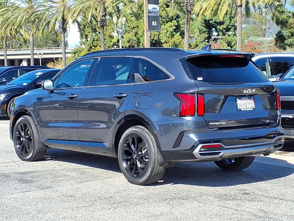 Certified 2023 Kia Sorento SX FWD image 4