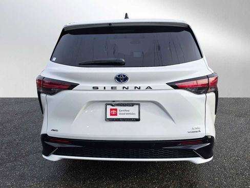 Certified 2024 Toyota Sienna XSE image 4