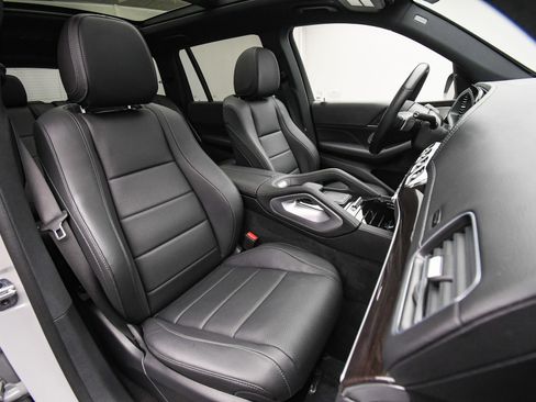 Used 2025 Mercedes-Benz GLS 450 4MATIC image 18