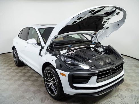 New 2026 Porsche Macan AWD/4WD image 34