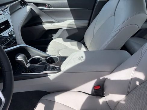 Used 2022 Toyota Camry XLE image 22
