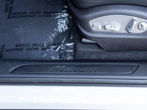 Certified 2026 Porsche Macan AWD/4WD image 29