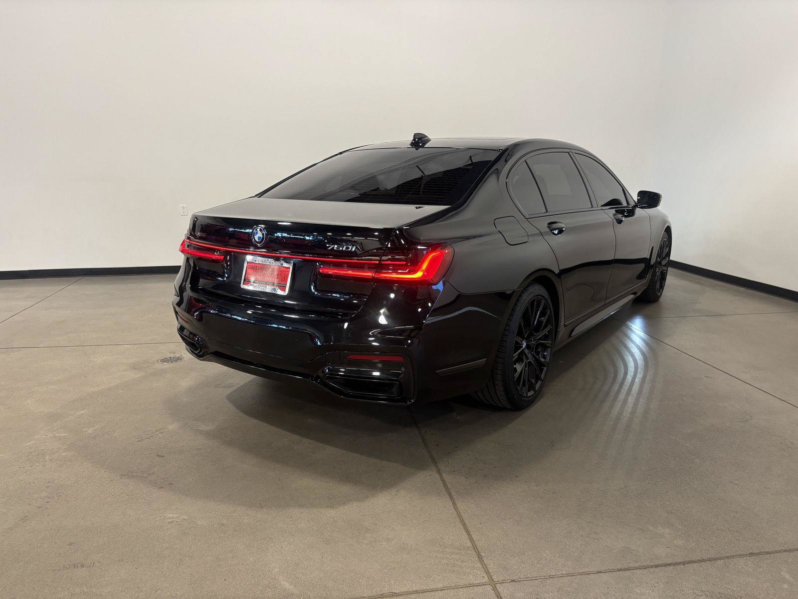 Used 2022 BMW 750i xDrive w/ Executive Package AWD/4WD image 3