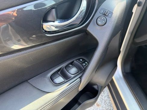 Used 2017 Nissan Rogue S AWD/4WD image 12