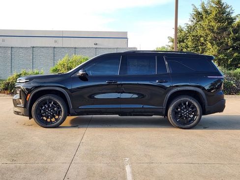 Used 2025 Chevrolet Traverse LT w/ Midnight/Sport Edition image 4