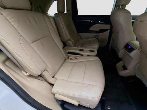 Used 2015 Toyota Highlander Limited Platinum AWD/4WD image 14