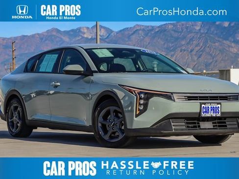 Used 2025 Kia K4 LXS image 1