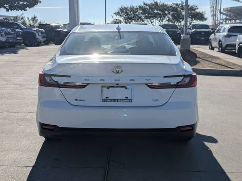 Used 2025 Toyota Camry SE FWD image 7