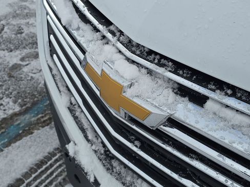 Certified 2023 Chevrolet Traverse LT w/ Rear Camera Mirror Package image 31