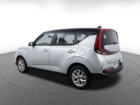 Used 2025 Kia Soul LX w/ LX Technology Package FWD image 7
