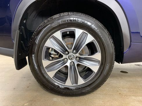 Used 2022 Toyota Highlander XLE image 43